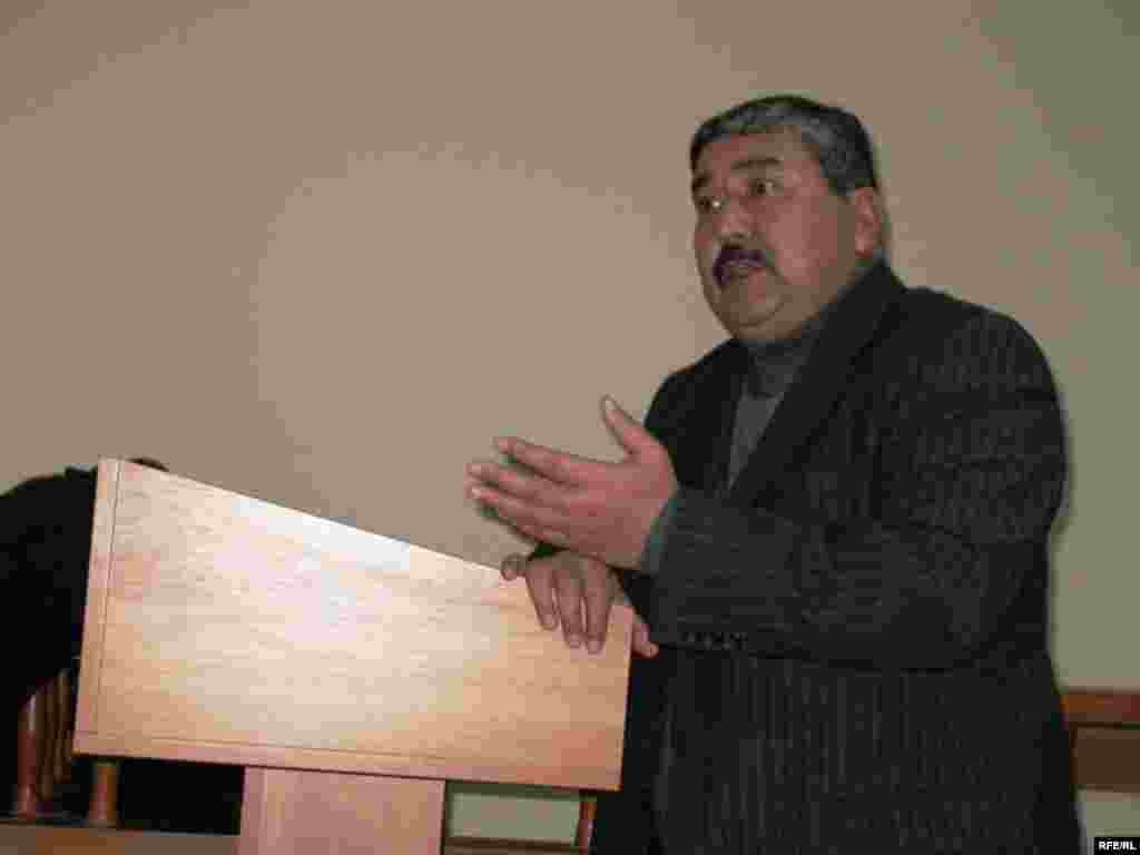 Kazakhstan - Court against journalist Shonabay. Altay Dosumbayev, an adviser the chapter executive authority of Enbekshikazakh's area . Almaty, 21Nov2008 - Journalist Gulzhanat Shonabay under Article 164 p 2 “Incitement of National Enmity”. The charges stemmed from articles “Why did two Uigur men kill Kazakh man?” and “Snotty Kazakh people of Malybay grieve from their feebleness”. These articles were published on July 09 and 16, 2008 in column “Events” in the newspaper “Taszhargan”.