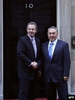 Тони Блэр в бытность премьер-министром Великобритании и президент Казахстана Нурсултан Назарбаев. Лондон, 21 ноября 2006 года.
