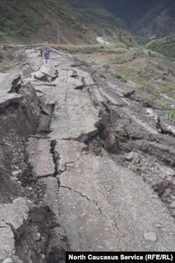 В Дигорском ущелье просел 100-метровый участок дороги Чикола Мацута