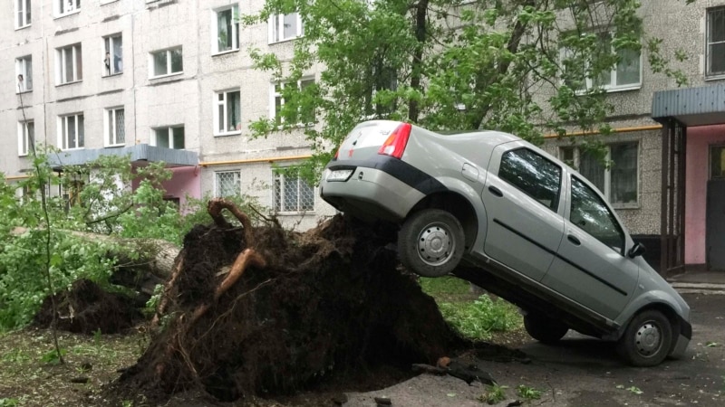 Жертвами урагана в Москве стали 11 человек, еще 50 пострадали