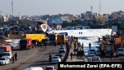 Ирандын түштүк-батышындагы Махшехр шаарындагы аэропортто кырсыктаган учак. 27-январь, 2020-жыл.