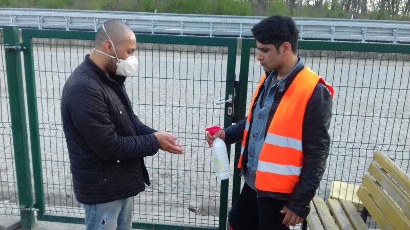 Migranti u Srbiji mesec dana zatvoreni u centrima