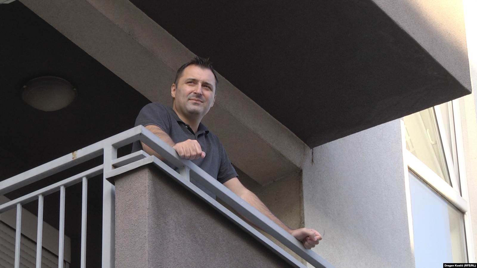 Zviždač Aleksandar Obradović tokom kućnog pritvora, 21. 11. 2019.