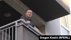 Uzbunjivač Aleksandar Obradović (na fotografiji) nije vraćen na posao, a nema ni informacija o istrazi povodom dokumenata koje je dostavio javnosti