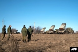 Бойовики угруповання «ДНР» біля систем залпового вогню «Град». Горлівка, 13 лютого 2015 року