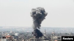 Израильдің Газа секторына жасаған әуе шабуылдарының бірінен кейінгі көрініс. 8 шілде 2014 жыл. 