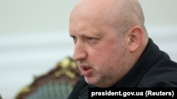 Турчинов додав, що його не цікавить депутатський мандат чи державні посади