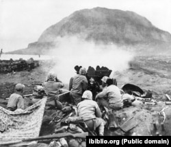 Абстрэл пазыцый пры бітве за Івадзіму. 1945