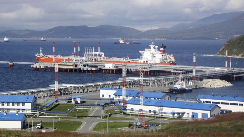 Поставки российской нефти достигли максимума в преддверии санкций