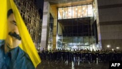 Эътирозгарони курд як бахши парлумони Ҳуландро ишғол карданд