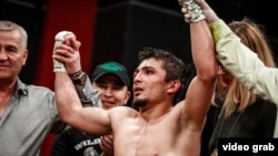 Таджикский боксёр Мухаммадхуджа Якубов. Фото ТВ "Варзиш"