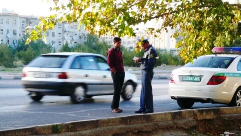 В Туркменистане таксистов обязали иметь на лобовом стекле портрет Сердара Бердымухамедова