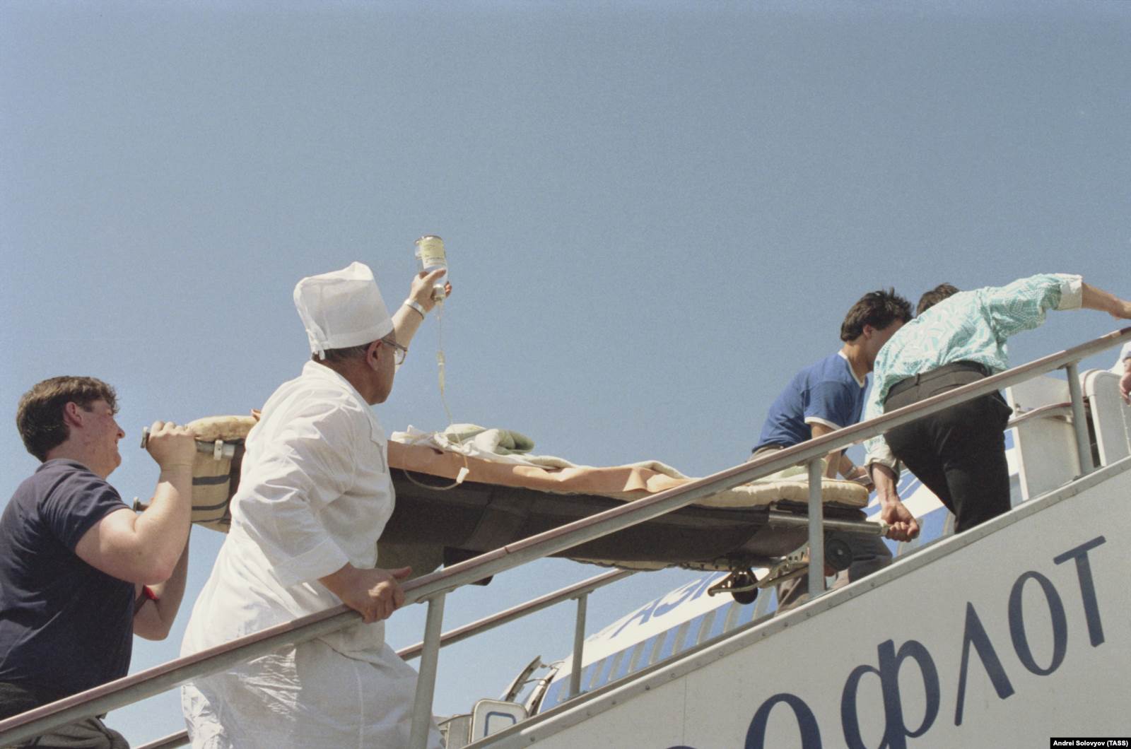 Перевозка пострадавших самолетами