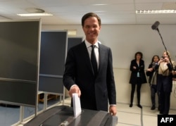 Premierul Mark Rutte la vot la Haga