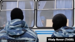 Рейд по выявлению правонарушений среди мигрантов на центральном рынке Калининграда