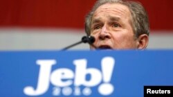 جرج بوش در سخنرانی‌اش گفت که برادرش آدم بسیار افتاده‌ای است و هر چه را نداند از دیگران می‌پرسد.
