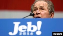 Keçmiş ABŞ prezidenti George W. Bush qardaşının seçki kampaniyası haqda danışır
