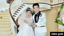 Свадебная фотография пакистанской христианки по имени Римша, которая переехала в Китай к жениху, найденному через брачное агентство. Жених оказался фиктивным, а девушка стала жертвой сутенеров – торговцев людьми