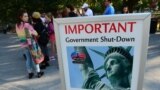 В эти дни туристы не могут посетить статую Свободы в Нью-Йорке