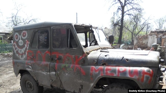 "Боевой УАЗ" вблизи Донецкого аэропорта "Боевой УАЗ" вблизи Донецкого аэропорта