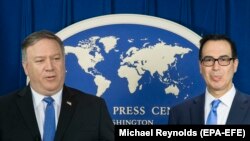 U.S. Secretary of State Mike Pompeo (left) and U.S. Treasury Secretary Steven Mnuchin announce sanctions against Iran during a news conference at the Foreign Press Center in Washington, November 5, 2018