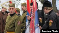 Dan državnosti Srbije su, uz predstavnike vlasti i brojnu policiju, proslavile i ekstremne desničarske organizacije, februar 2011