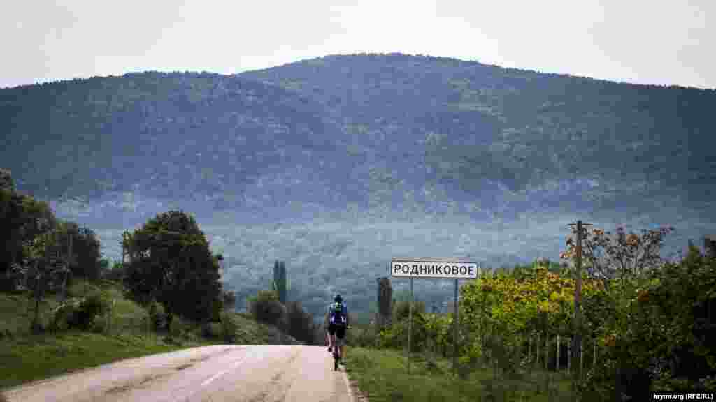 Велотуристы любят дорогу вокруг Байдарской долины