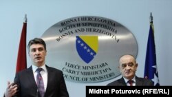 Hrvatski premijer Zoran Milanović i predsjedavajući Vijeća ministara BiH Vjekoslav Bevanda u Sarajevu 27. februara 2012. 