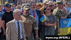 Мустафа Джемилев (слева в первом ряду) на «Марше ветеранов». Киев, 24 августа 2019 года