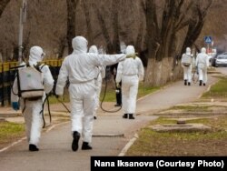 Дезинфекция улиц в Уральске. 18 апреля 2020 года.