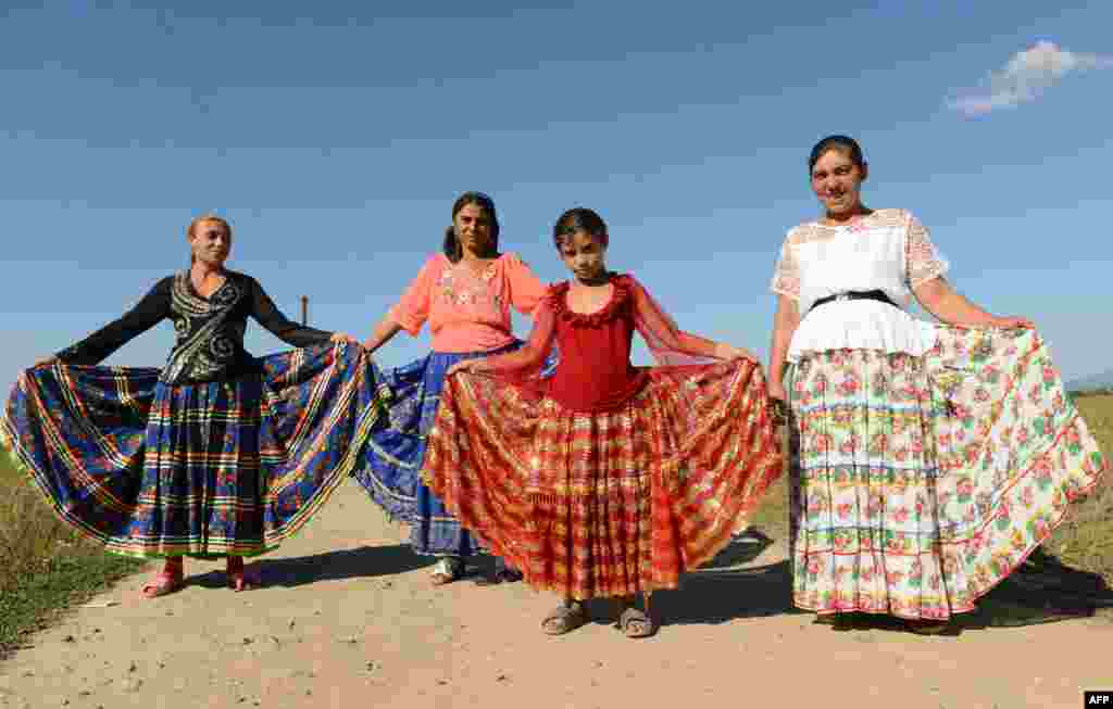 Members of Ukraine&#39;s Roma community pose for a picture in the village of Pidvynogradiv near the city of Vynogradiv in Transcarpathia on September 8. (AFP/Yuriy Dyachshyn)