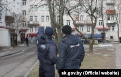 Супрацоўнікі Сьледчага камітэта падчас парцы на выезьдзе. Ілюстрацыйнае фота