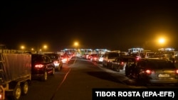 Coadă de mașini la intrarea în România din Ungaria