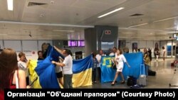 Національні прапори, підписані українцями світу, аеропорт «Бориспіль», 18 серпня 2018 року