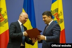 Premierii Pavel Filip și Vladimir Groisman astăzi la Kiev