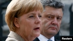 Angela Merkel i Petro Poroshenko, Kijev 23. avgust