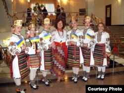 На прыёме ва ўкраінскай амбасадзе. У цэнтры актыістка “Ватры” Тацяна Бей