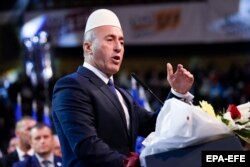 Ramush Haradinaj gjatë një tubimi zgjedhor.