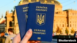 Украинский заграничный паспорт. Архивное фото
