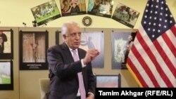 زلمی خلیلزاد نماینده خاص وزارت خارجه امریکا برای صلح افغانستان حین یک مصاحبه اختصاصی با رادیو آزادی