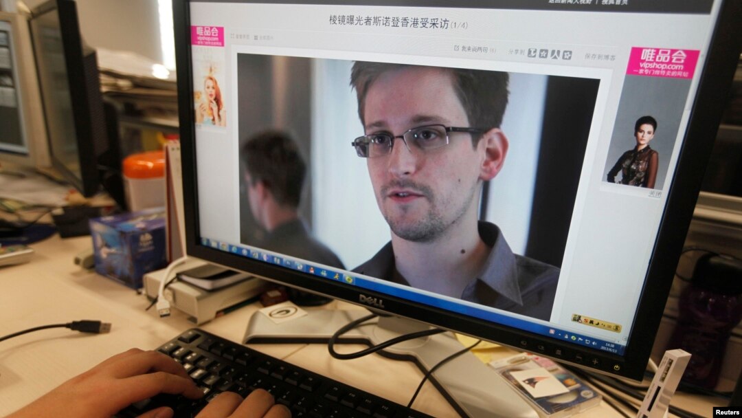 An image of Edward Snowden, a former contractor at the National Security Agency (NSA), on a Chinese news website