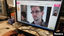 An image of Edward Snowden, a former contractor at the National Security Agency (NSA), on a Chinese news website