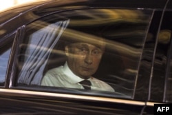 Владимир Путин в автомобиле во Франции, 2014 год