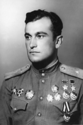 Дважды Герой Советского Союза Амет-Хан Султан