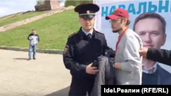 Задержание волонтеров штаба Навального в Казани, 14 мая 