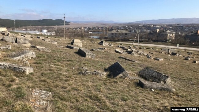 Заброшенное кладбище защитников Севастополя времен Крымской войны в Белогорске