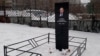 Инсталляция в виде могилы Путина
