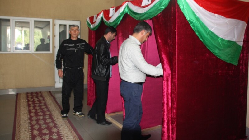 Пять партий Таджикистана вступили в борьбу за три освободившихся кресла в гормаджлисе
