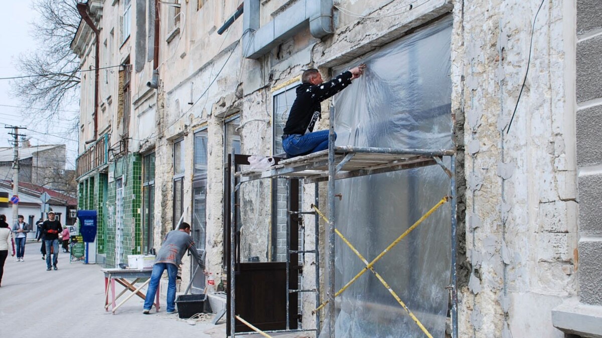 Монтаж фасадного остекления. Фасадные работы. Демонтаж фасада. Демонтаж фасада здания. Демонтаж фасада здания.