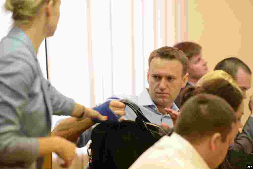 Журналисты и группа поддержки снова приехали в Киров, благо Ленинский районный суд разрешает съемку и вообще исключительно лоялен к представителям прессы